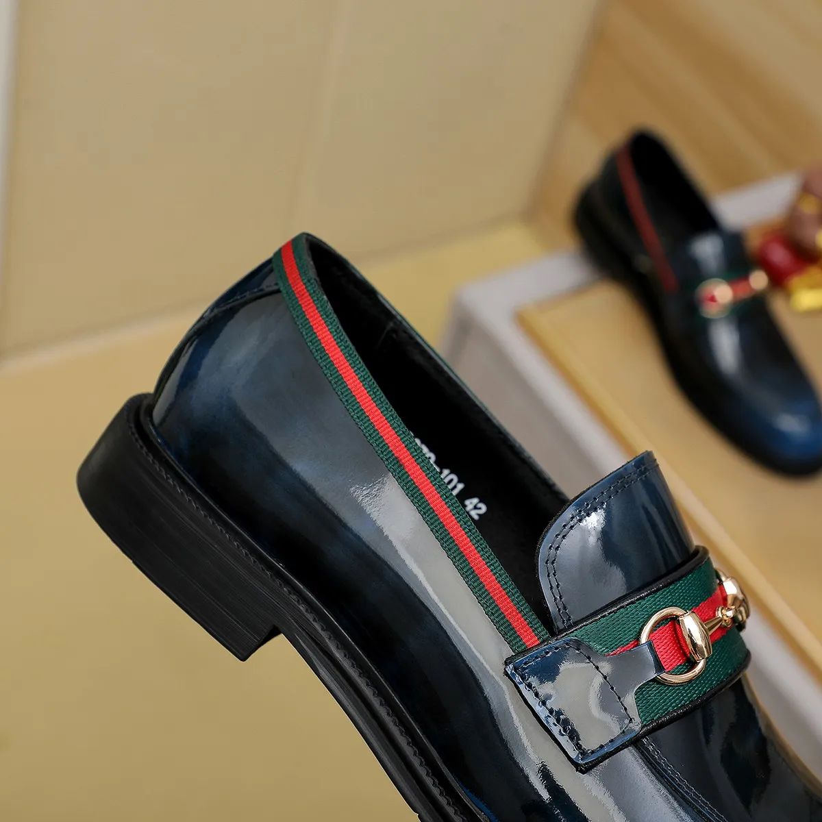 Men's shoes 💰460 💰💰Gucci official website men's business formal leather shoes update💥Hong Kong counters synchronize new styles💥completely one to one replica shipment👍zero difference in counter quality 0⃣️all made of imported first-layer cowhide on the outside with original hardware buckles➕water-dyed🐂leather lining production, color, code matching 39-44 (customized at 38.45.46)……